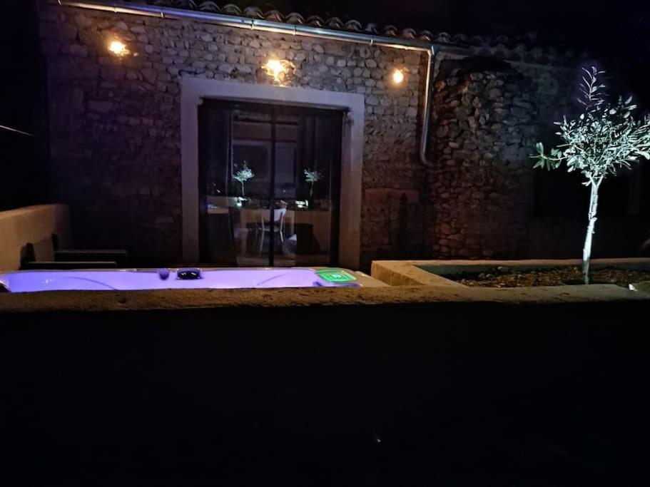 Gite De Charme Avec Jacuzzi Face Au Mont Ventoux Crestet Exterior foto